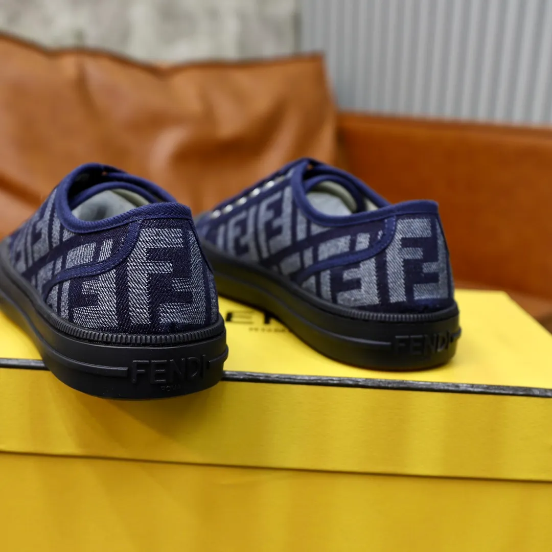 Factory price: 480 original order (couple model) Brand: FENDI Fendi 🙅‍♂️🙅‍♂️🙅‍♂️ Size: Female 35–40, Male 39-44 (45 can be customized) Grade: Official website genuine Material: Imported original LoGO fabric upper Original comfortable lining TPU wear-resistant lightweight outsole Style category: Loafers New trendy shoes Color: actual picture color